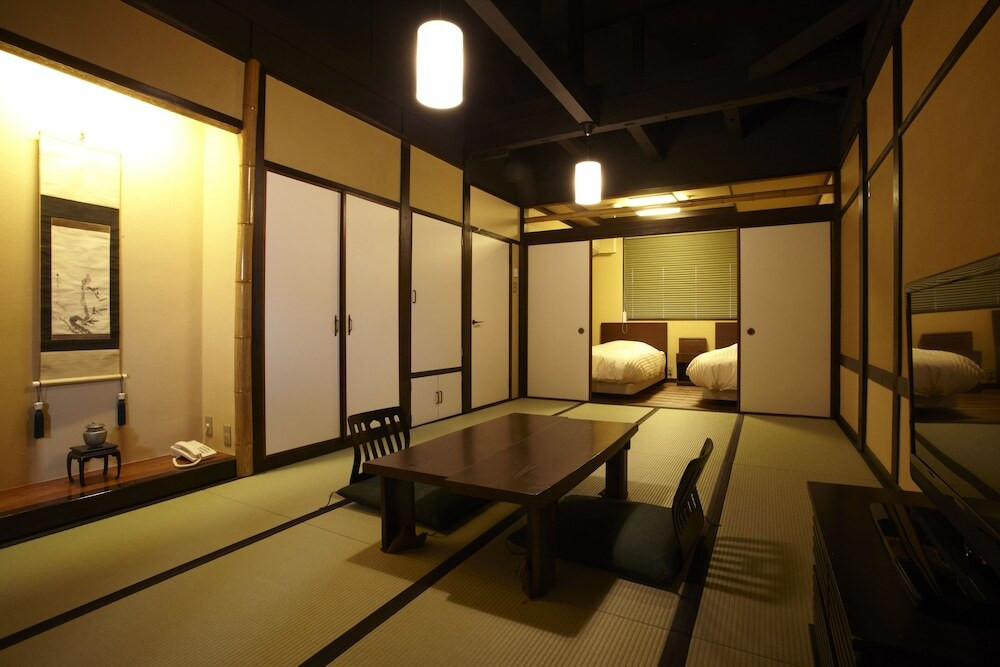 町屋風の建物が素敵！創業150年の老舗旅館3847333