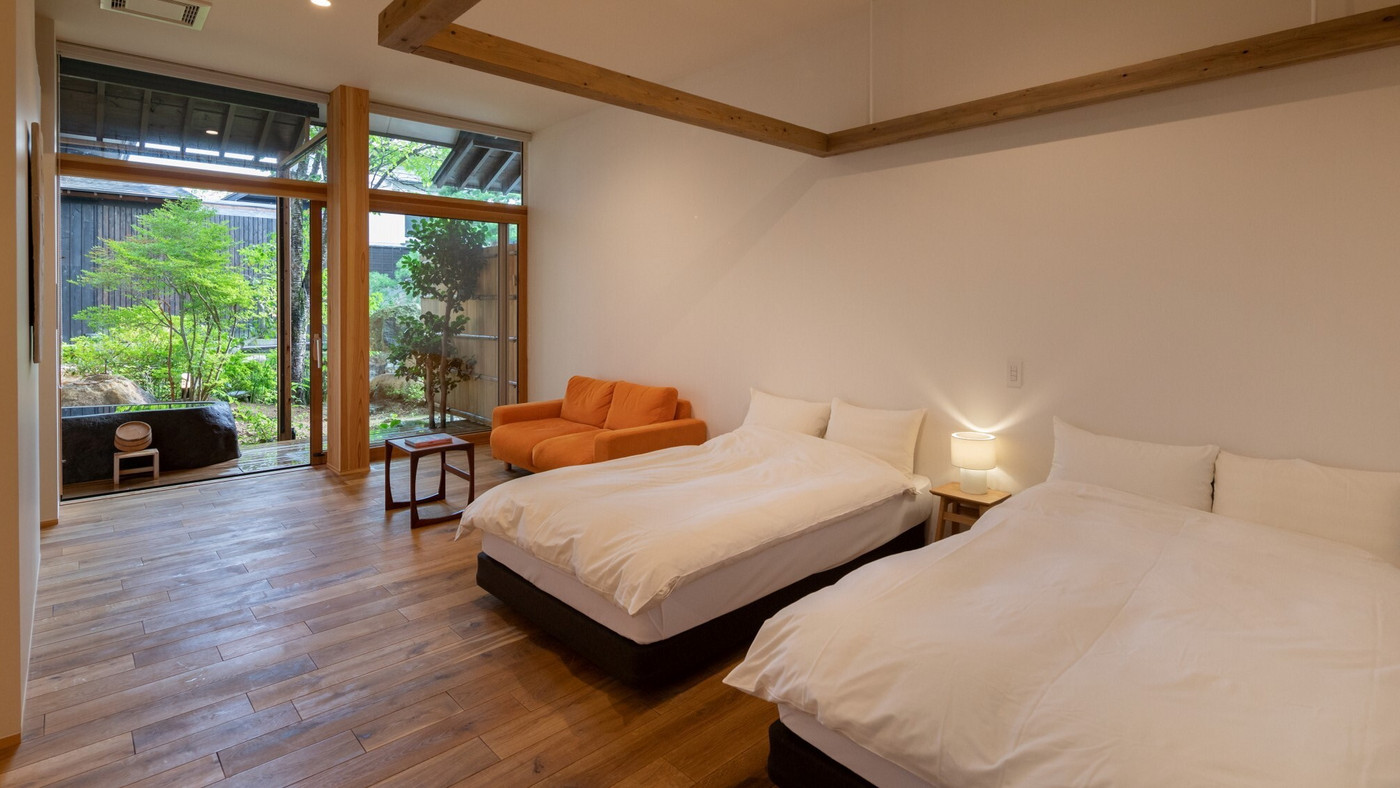 庭園の桜の木を望み、自然が織りなす景観を味わう「SAKURA」3724154