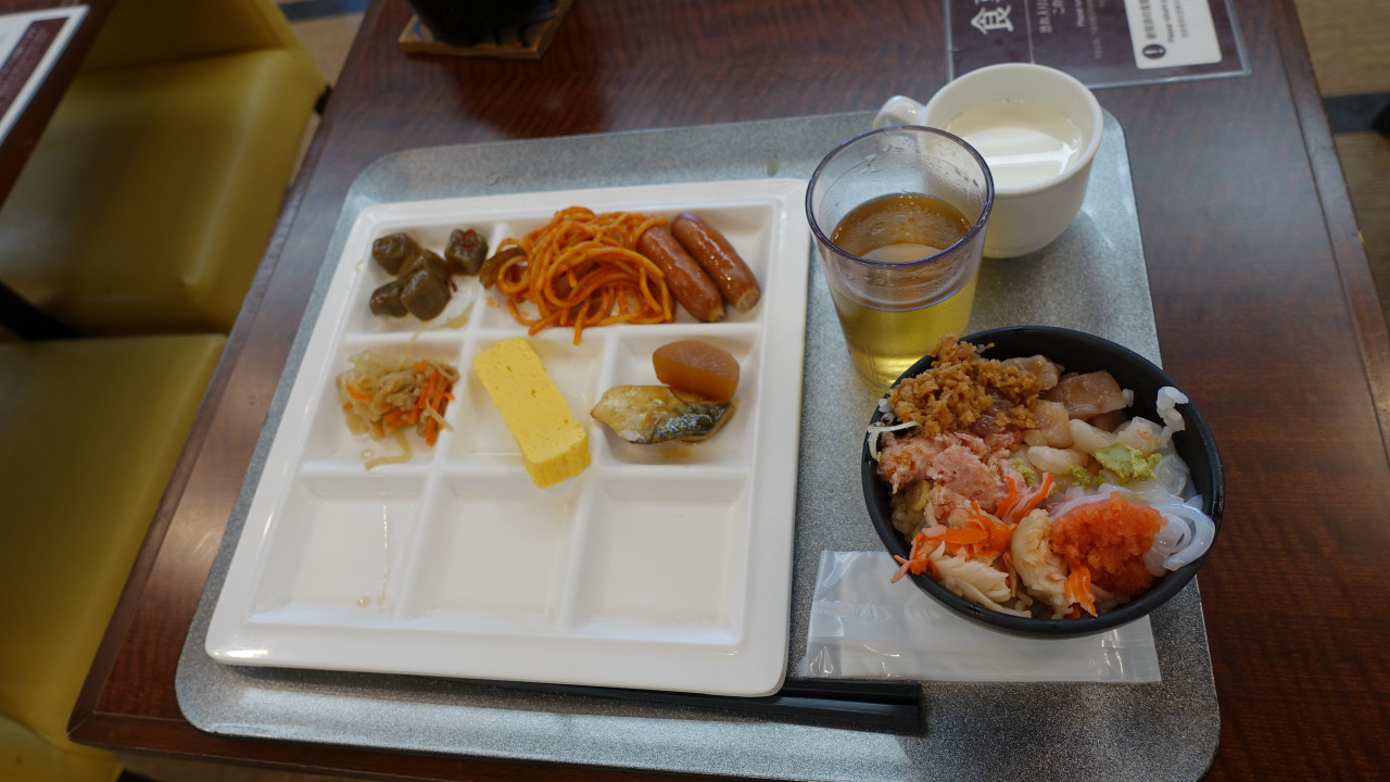 朝食のビュッフェにはのっけ丼