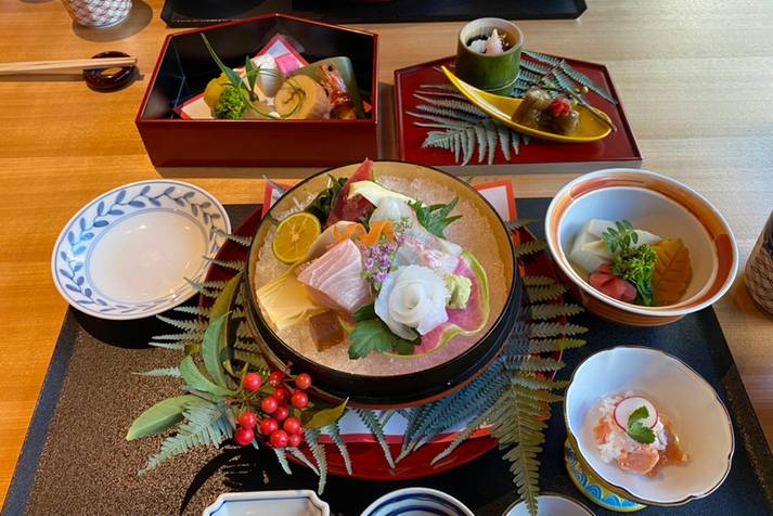 伝統技が光る
国際食豊かなグルメ / 1