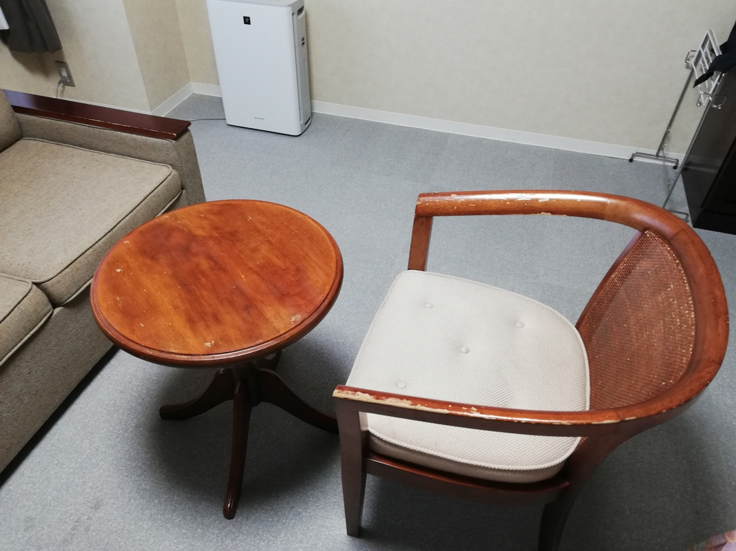 家具が禿げ禿げ、手を入れて欲しい