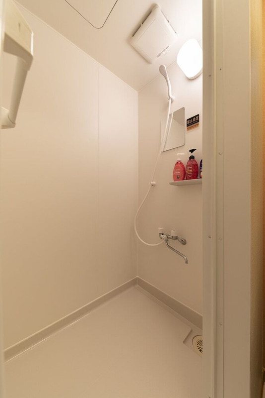 バスルームのシャワー