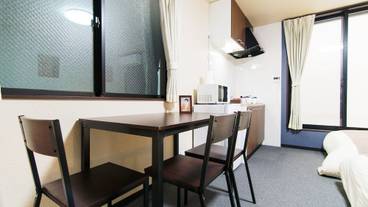 客室内のダイニングエリア / 4