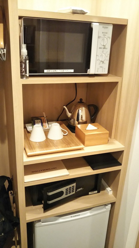 ポットの後ろにこの部分の照明スイッチがある。