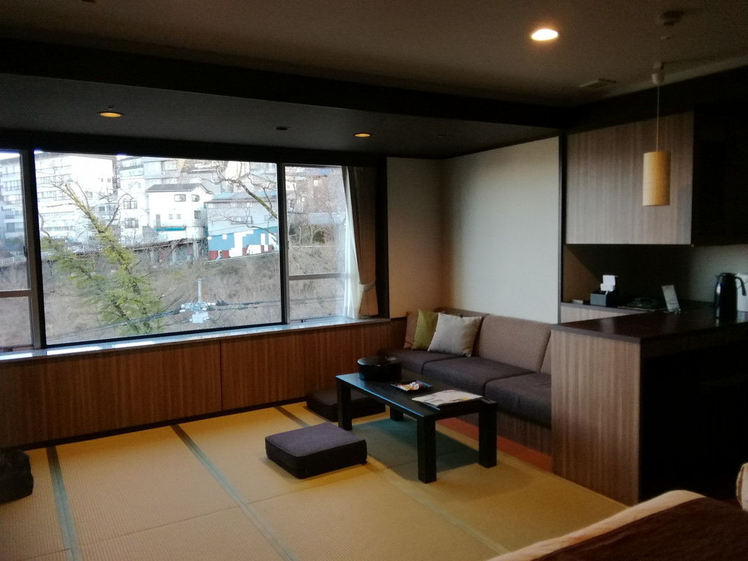 部屋は広々