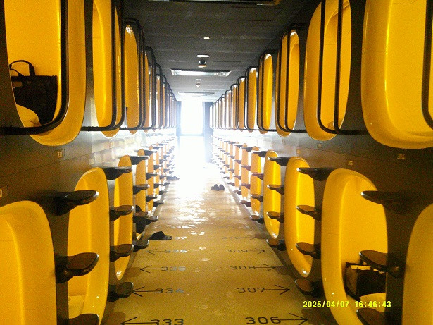 カプセルルーム通路の様子