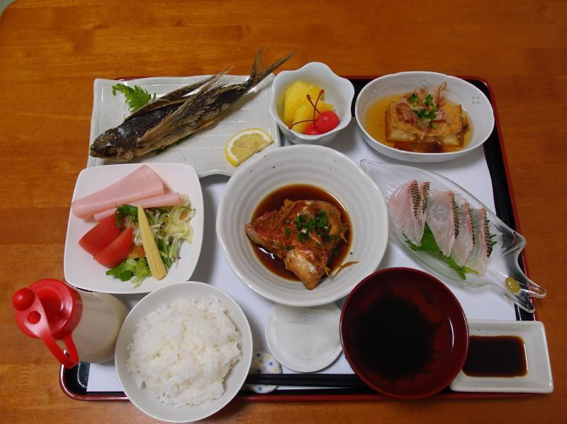 食事は朝も夜もお部屋でのんびり♪4082894