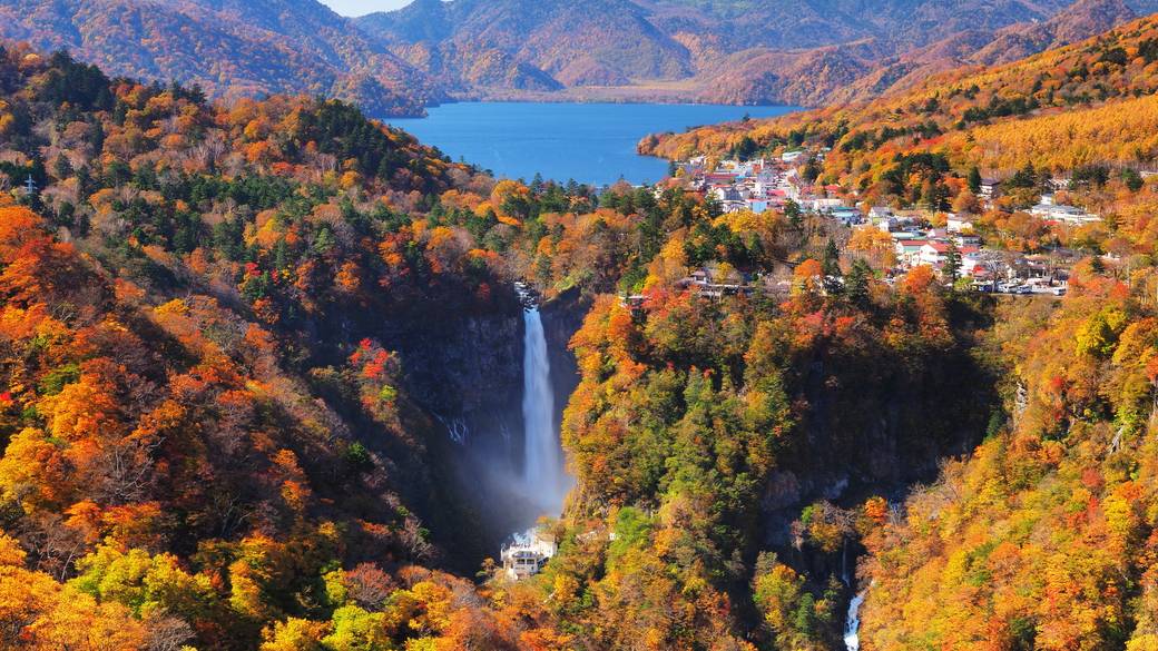 秋の華厳滝と中禅寺湖 / 2