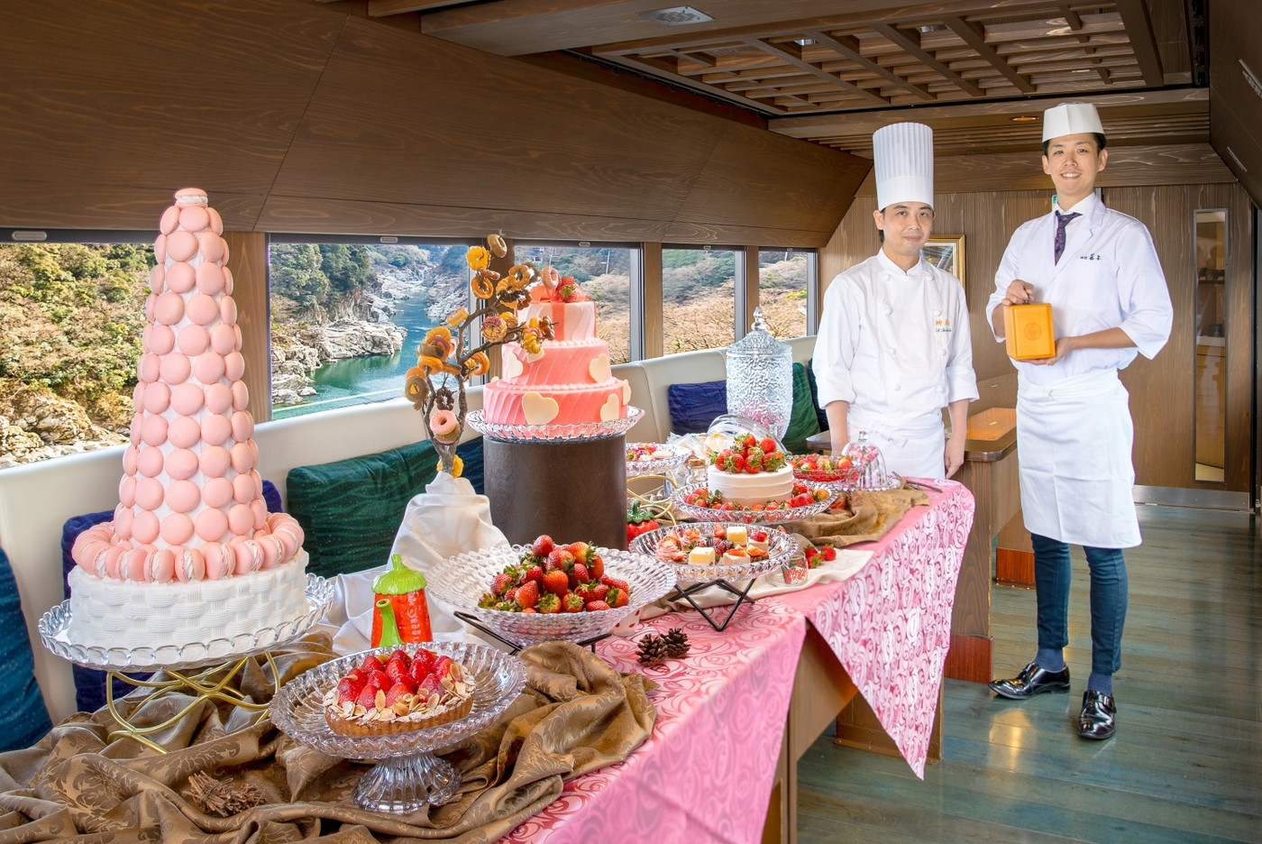 ＼大人気のスイーツ紀行は期間限定！予約はお早めに／2524576