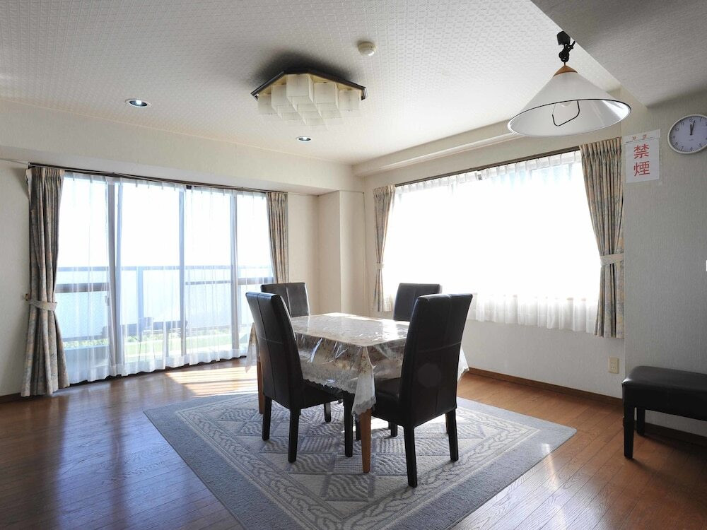 客室内のダイニングエリア