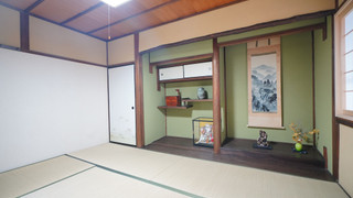 (206室) 2階 床の間4人部屋 (個室, 共用トイレ, シャワー付)