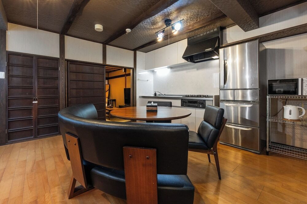 客室内のダイニングエリア