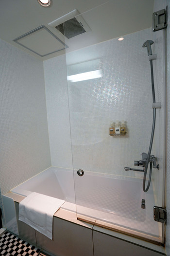 3点ユニットタイプの広々としたバスルーム2129143