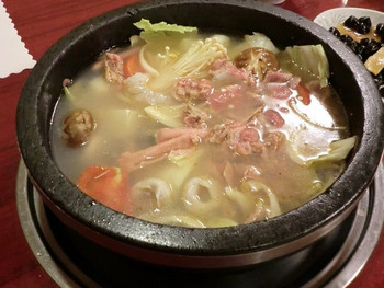 「紅爐餐廳」料理 1189282 鍋。お店のお姉さんが作ってくれます