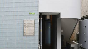 施設の入り口 / 2