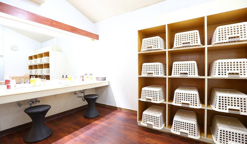 大浴場脱衣所 / 2