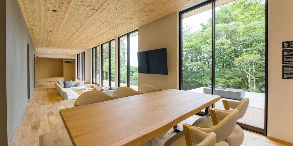 客室内のダイニングエリア