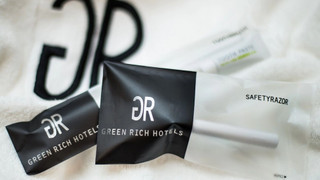 ツインルーム ダブルベッド 2 台 喫煙可