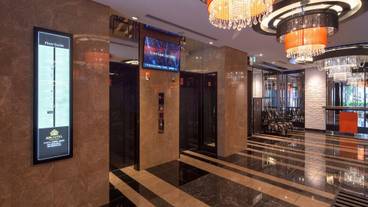 内部エントランス / 2