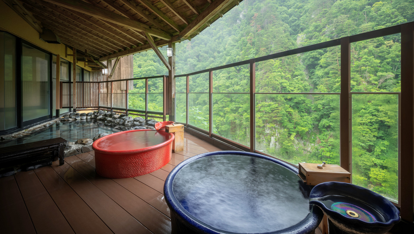 滑りにくい畳張りの大浴場完備。子どもから年配の方まで快適に過ごせる3655011