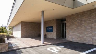 車椅子対応のトラック用駐車場 / 1