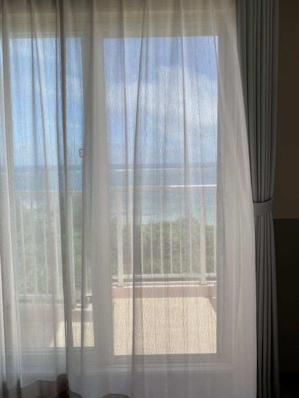 「コーラルバルコニー」のテラスは広々。宮古島の綺麗な海がすぐそばに広がる / 3