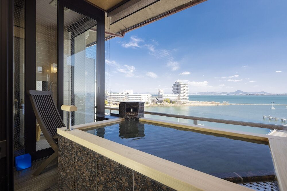 琵琶湖の絶景を見ながら過ごす2人だけの時間♡3982542