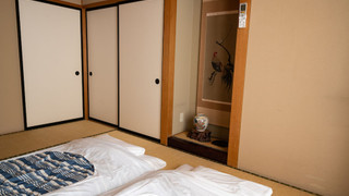 和室　３人部屋、 布団３つ、(禁煙)