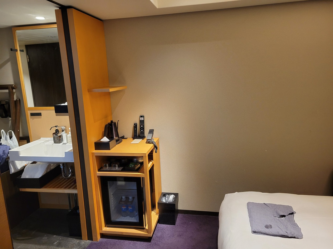 左に独立した洗面台