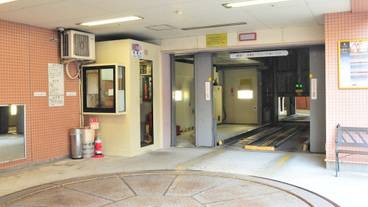 駐車場 / 1