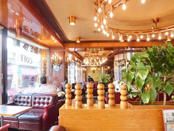 「ギャラン」 内観 51504503 店内のテーブル席の風景です