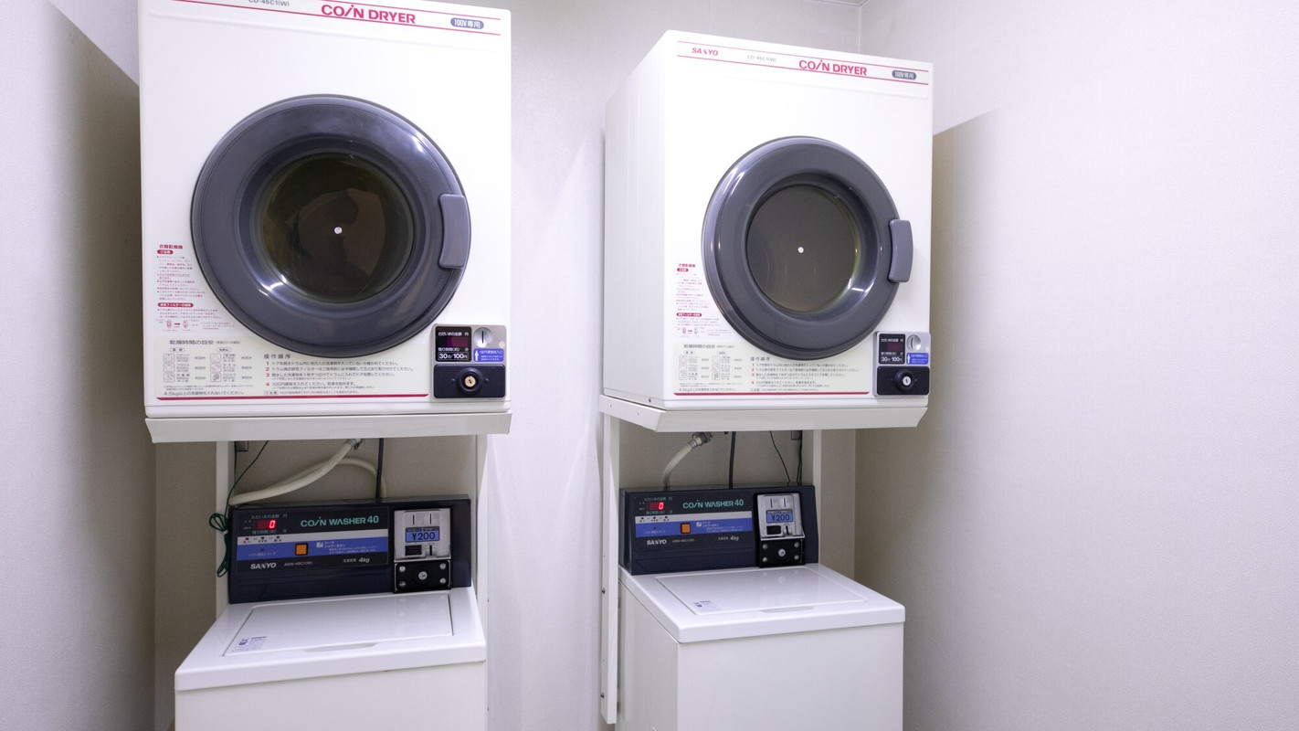 Coin laundry