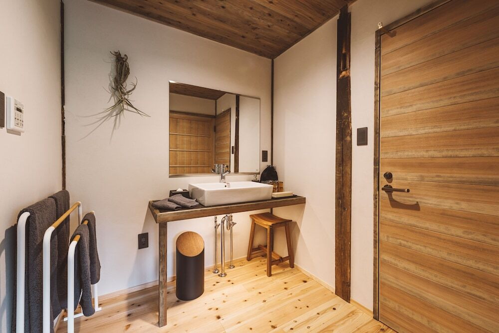 崖の家 KONAGATA 1 洗面スペース