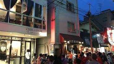 施設の正面 (日没後) / 2