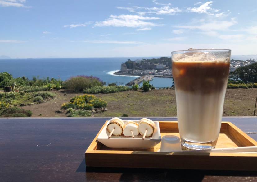 「ManasCAFE」で
絶景を望むカフェタイム / 1