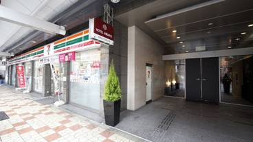 施設の入り口 / 11