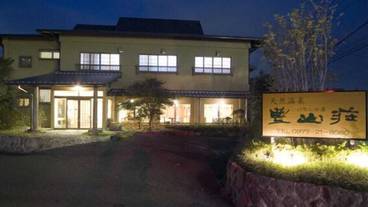 施設の正面 (日没後) / 3