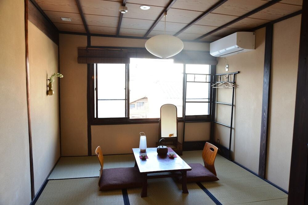 客室内のダイニングエリア