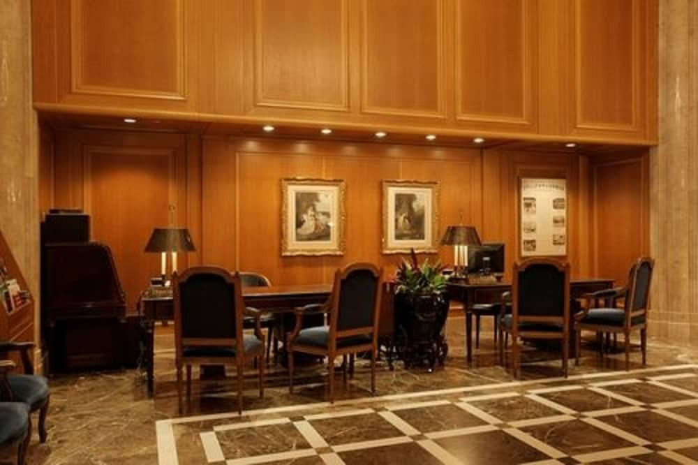 タワー館ロビー(2)