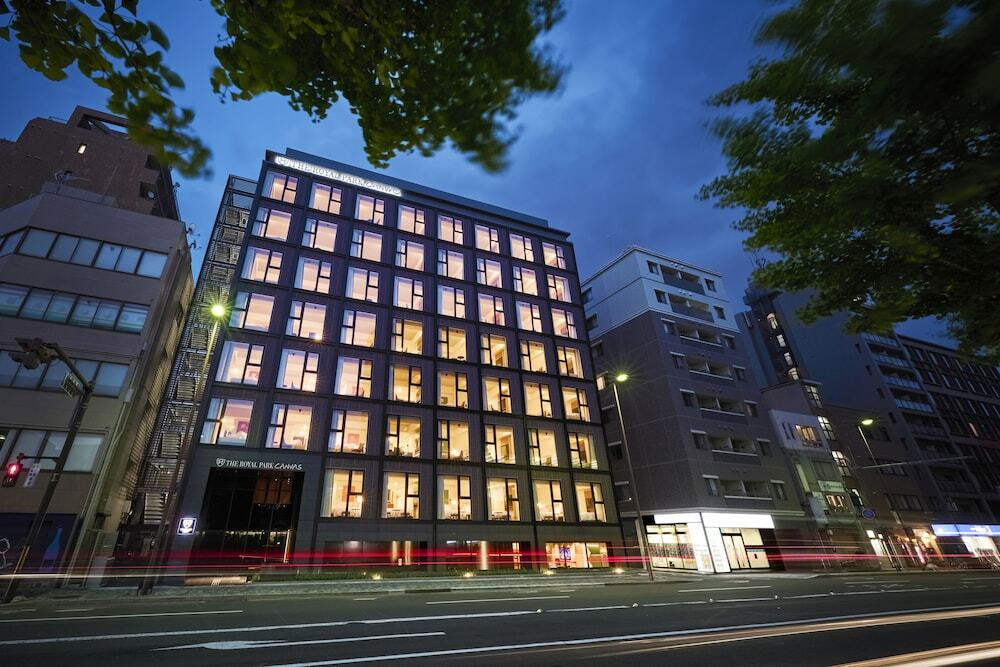 ホテル外観(夜)