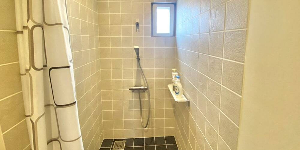 バスルームのシャワー