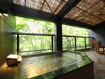 全9室のこじんまりとした温泉旅館。テラスで自然を感じて4086196