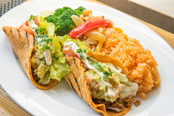 「E・A・T」料理 1094300 タコスセット　コーンソフトシェルは毎日ハンドメイド！本場メキシコより美味いです！