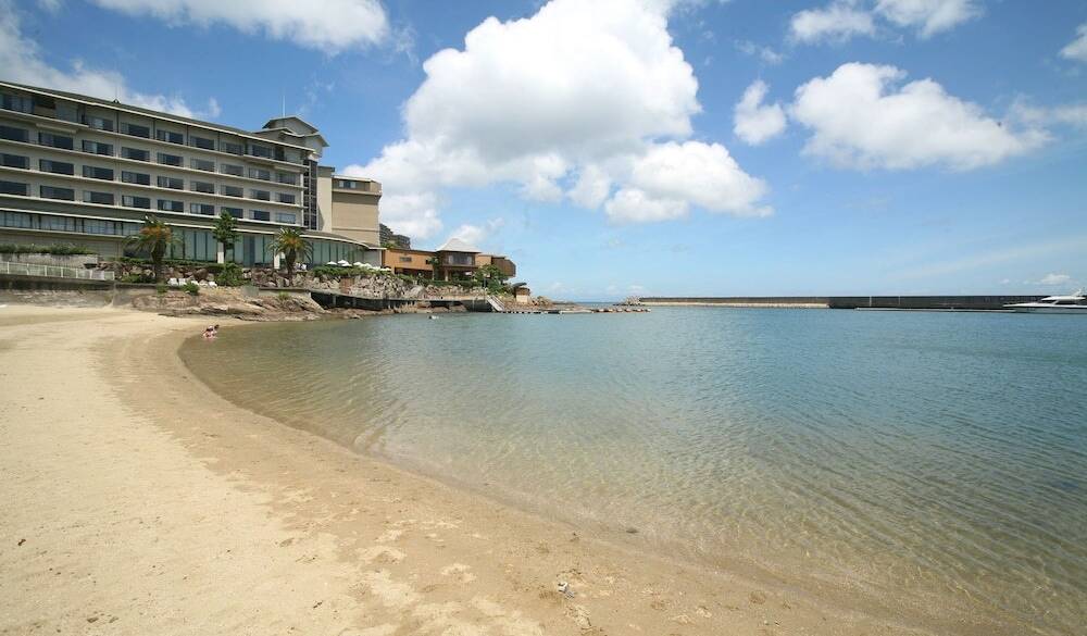 小浜海水浴場とホテル外観 / 3