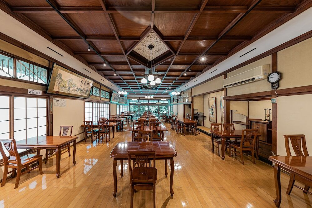 箱根の老舗・四層の数寄屋造りの趣ある宿4237069