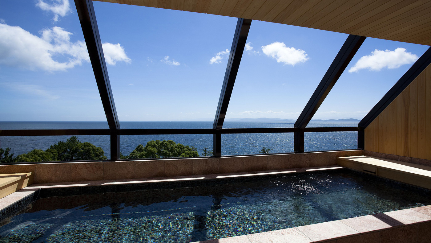 充実の館内施設、マリーナに佇むリゾートホテル3522565