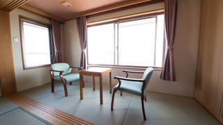 [禁煙]和室 / 街側（海は見えません）/ 別館でのビュッフェディナー&朝食付き