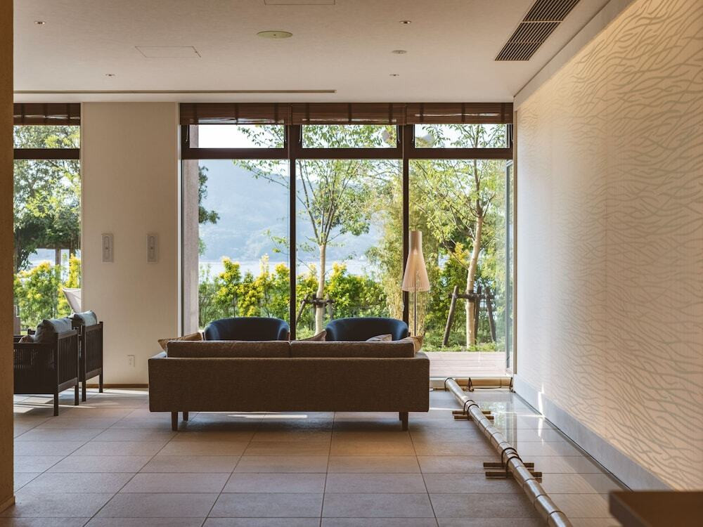 ロビーラウンジ