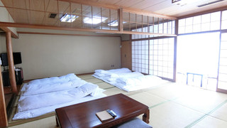 ファミリールームB (5-10名様用)