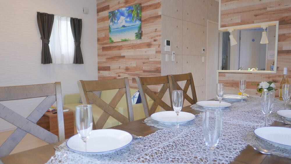 客室内のダイニングエリア